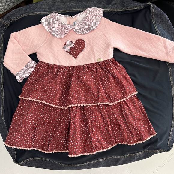 Spanish traditional Miranda Winter Girl Wine and Pink Dress Heart - Picture 4 of 5